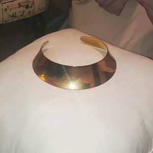 Thick gold choker